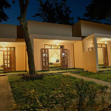 Cycad Entebbe Guest House ภายนอก รูปภาพ