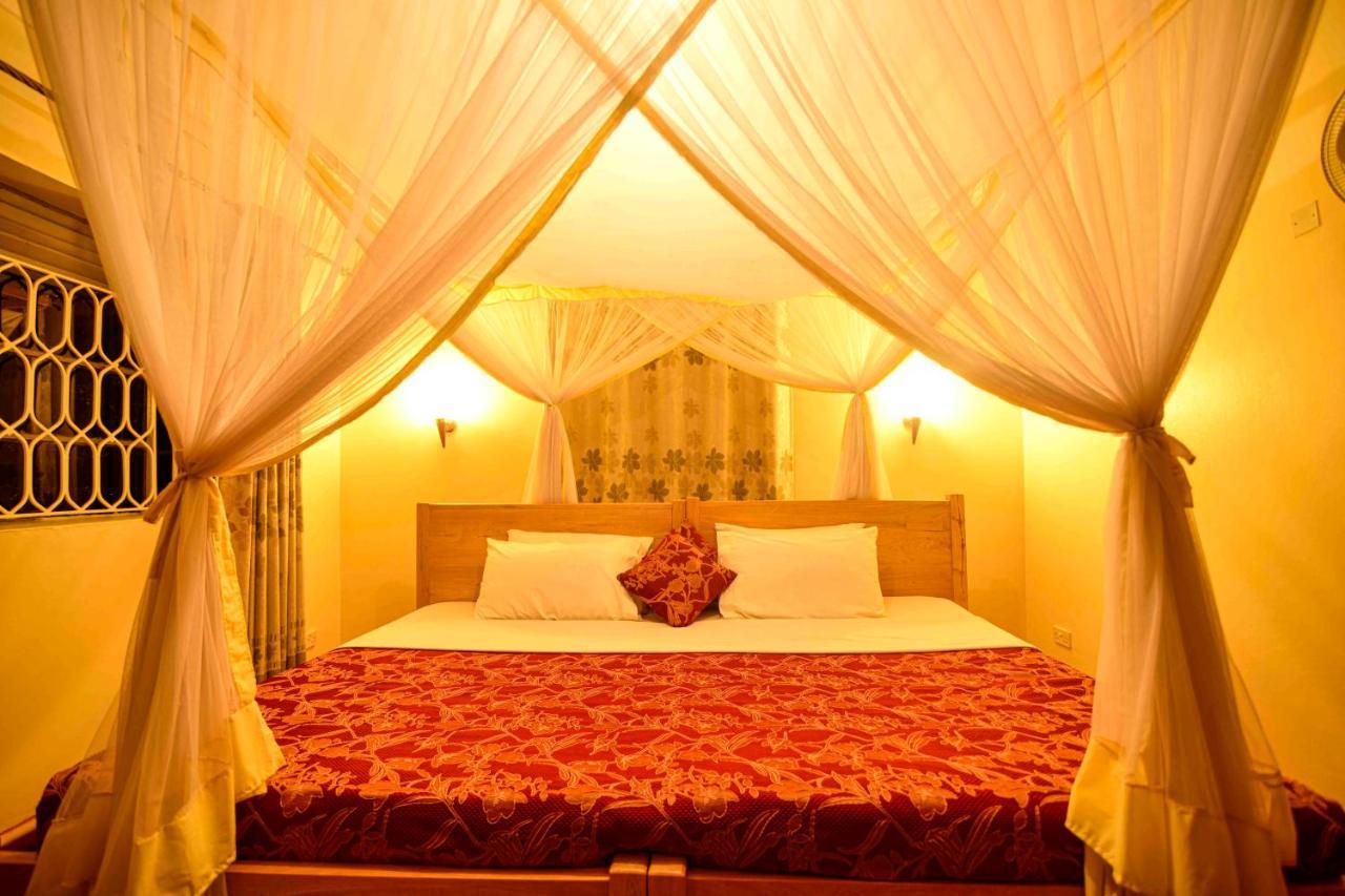 Cycad Entebbe Guest House ภายนอก รูปภาพ