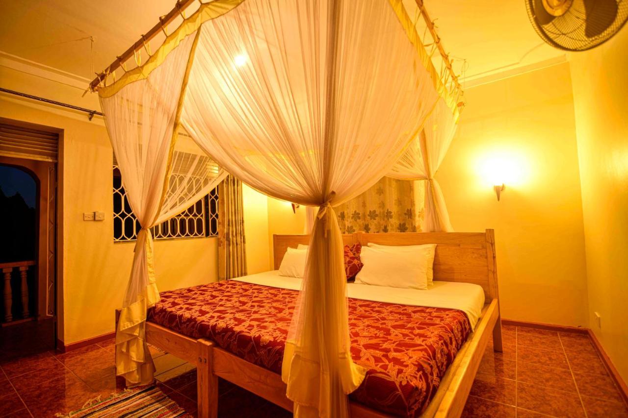 Cycad Entebbe Guest House ภายนอก รูปภาพ