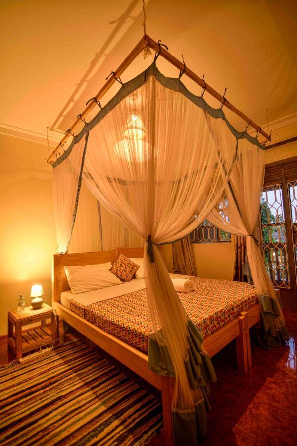 Cycad Entebbe Guest House ภายนอก รูปภาพ