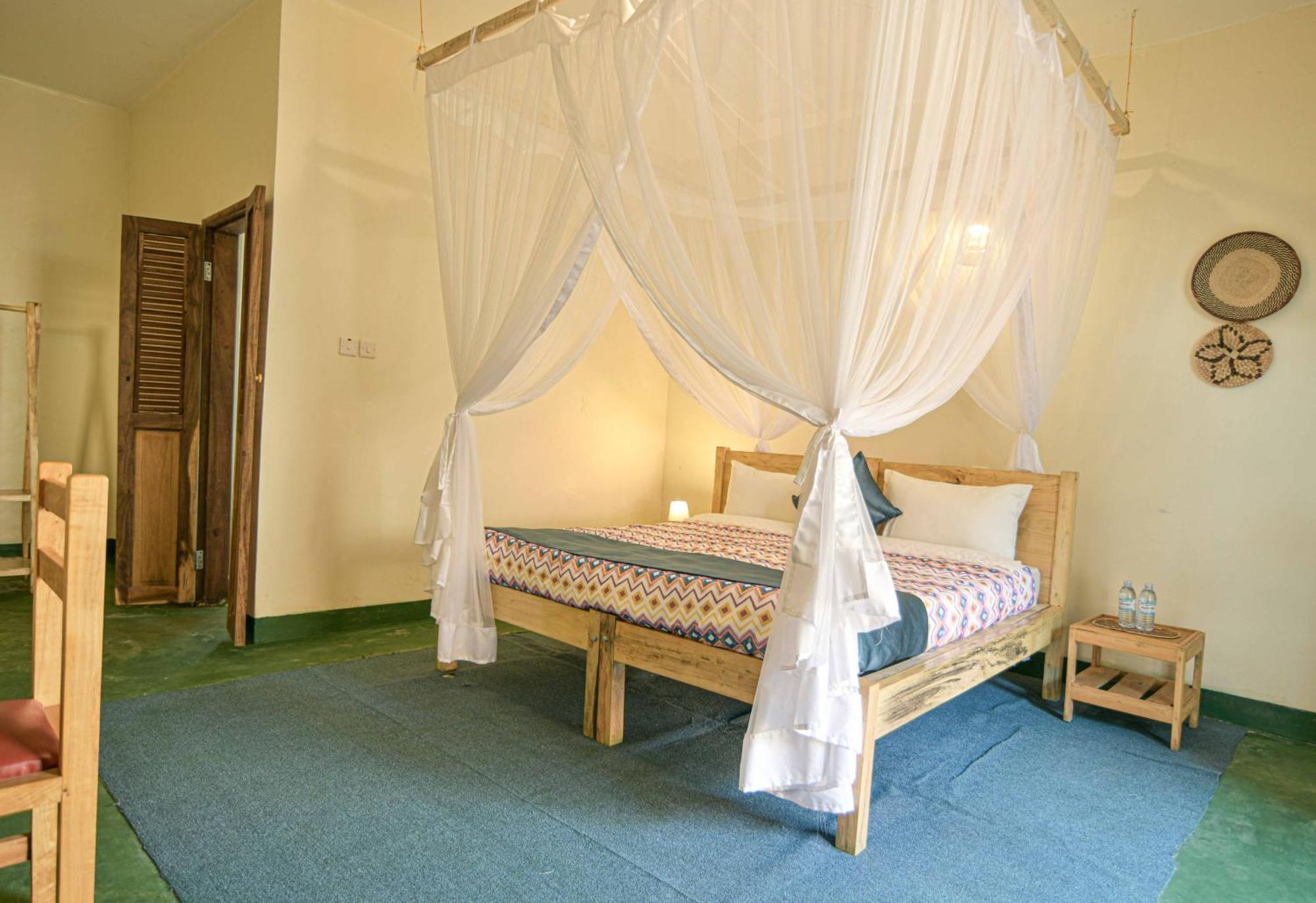 Cycad Entebbe Guest House ภายนอก รูปภาพ