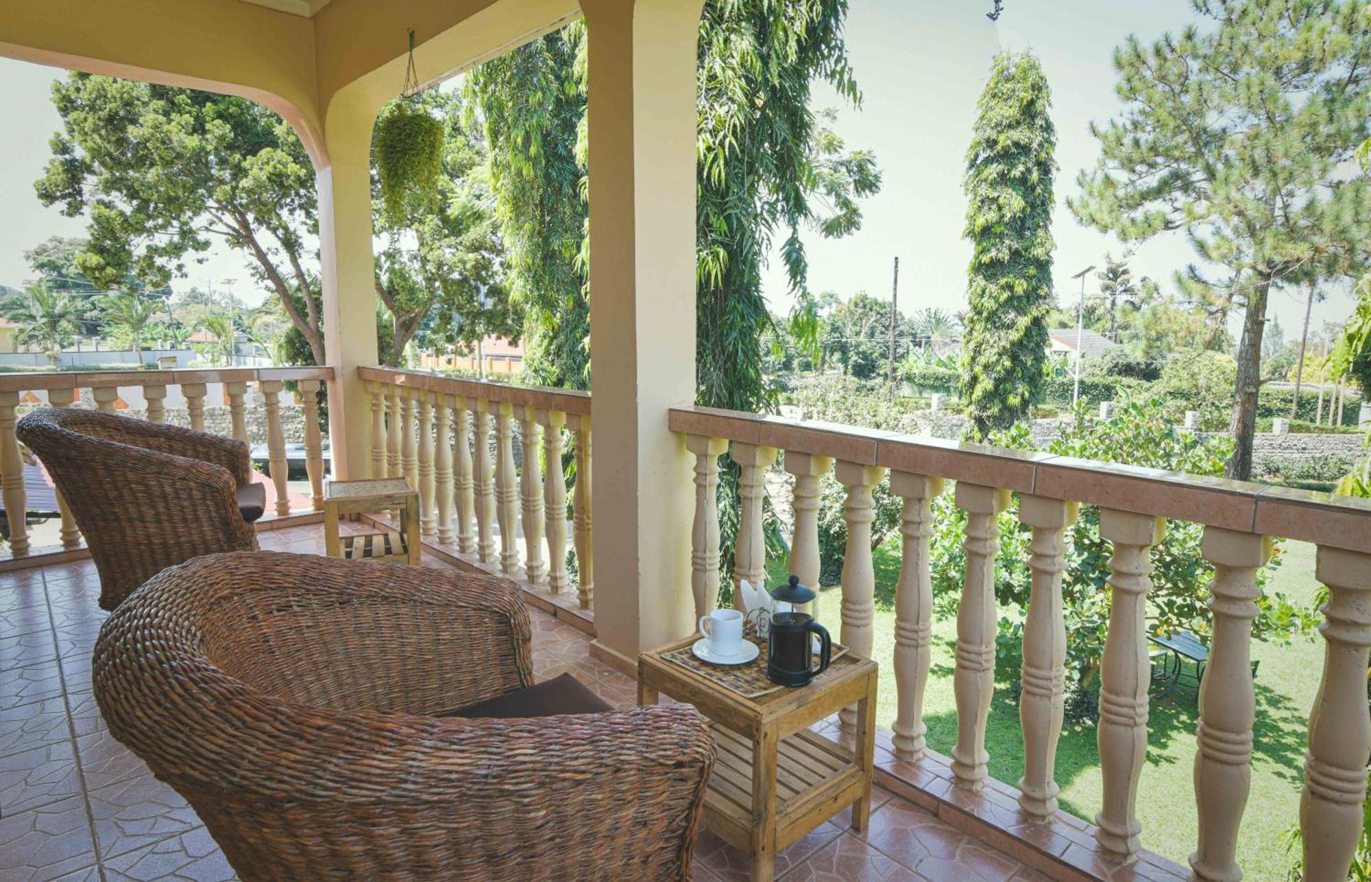 Cycad Entebbe Guest House ภายนอก รูปภาพ