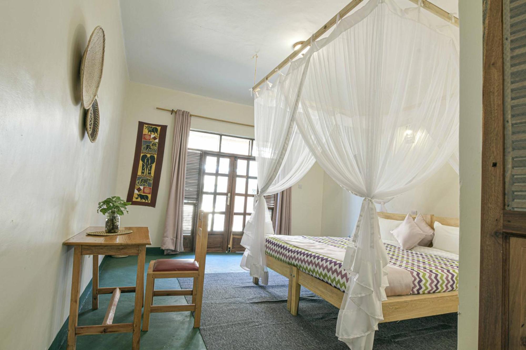 Cycad Entebbe Guest House ภายนอก รูปภาพ