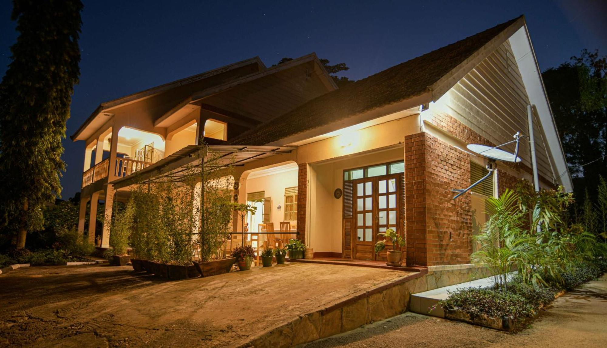 Cycad Entebbe Guest House ภายนอก รูปภาพ